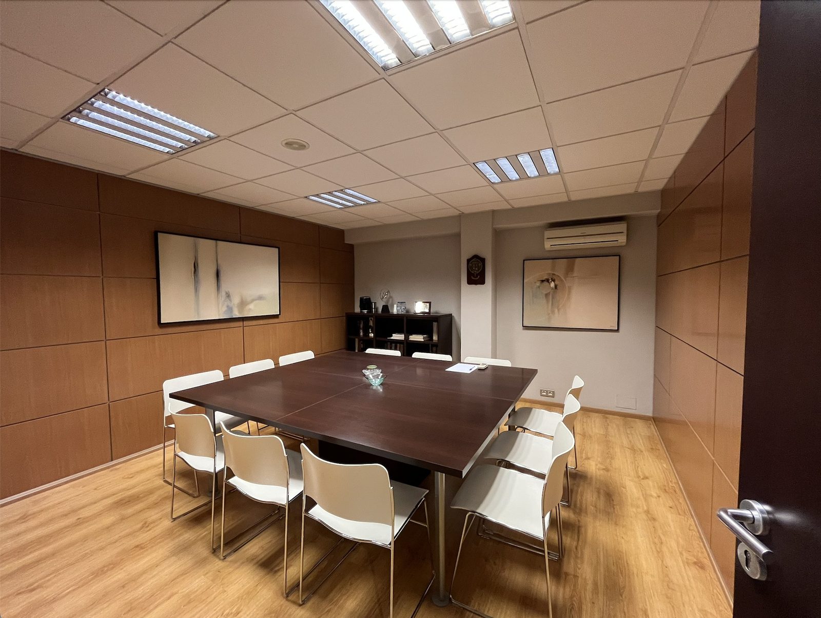 Sala de reuniones para hasta 10 personas en Bonome Cowork